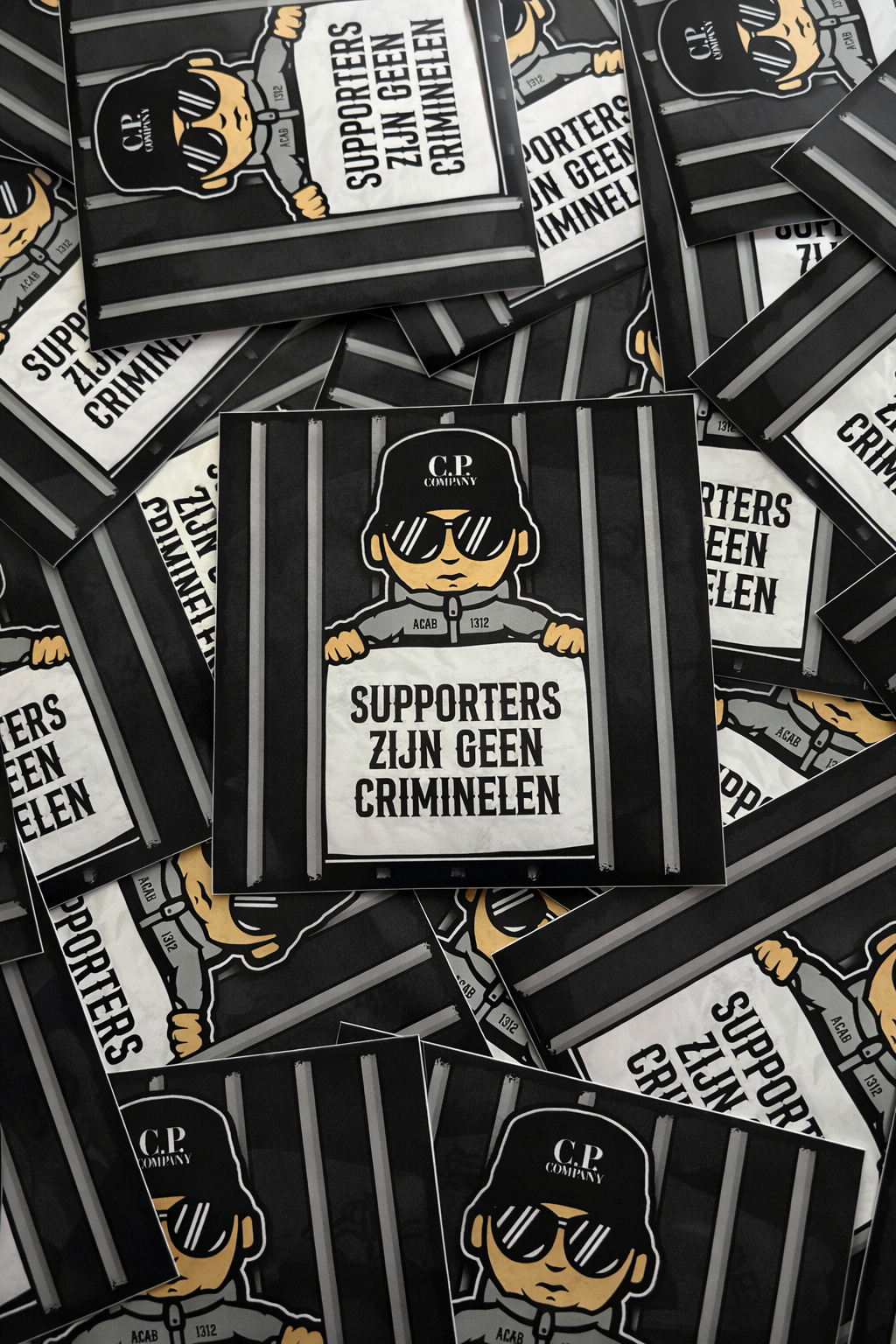 Supporters geen Criminelen stickers (10x10 CM)