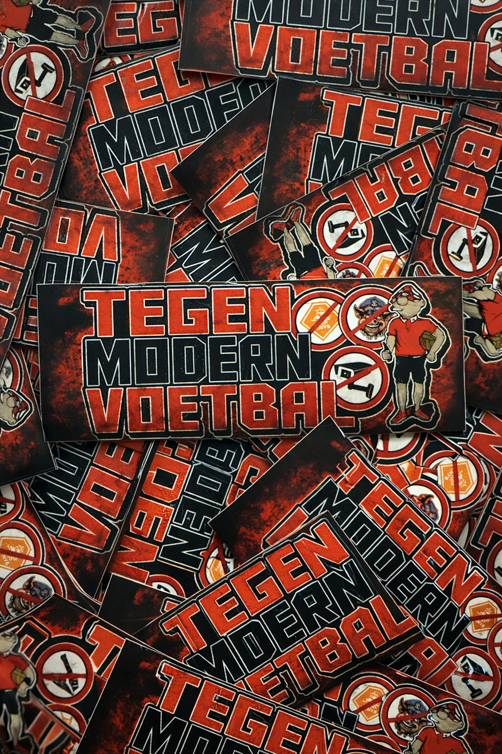 Tegen modern voetbal stickers (15x5 CM)